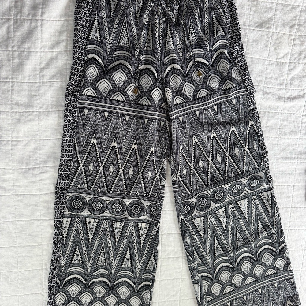 H&M Black and White Geometric print Wide Leg Pants summer pants festival EUC - Picture 2 of 7